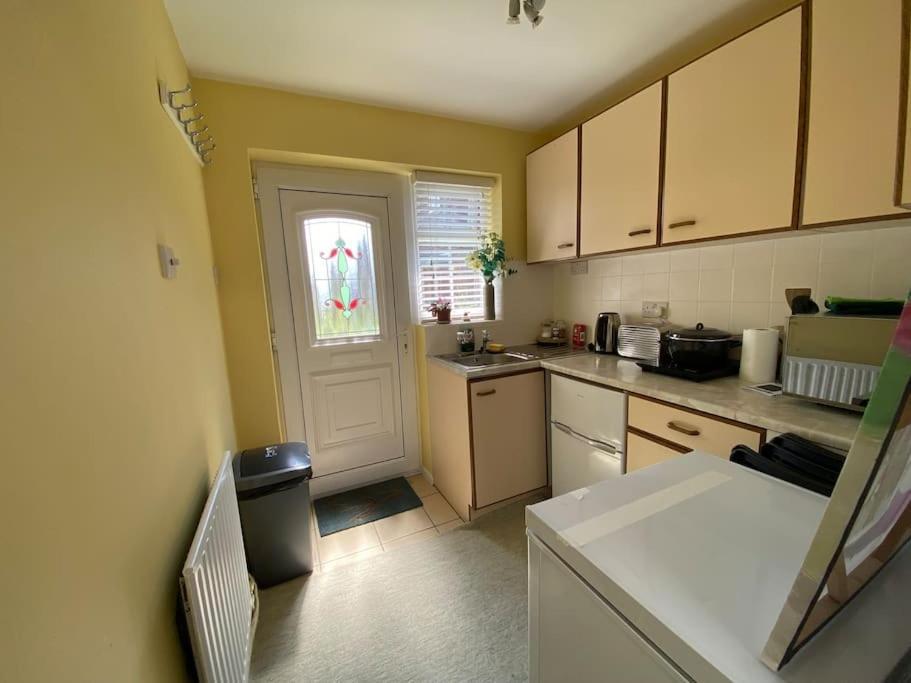 Cosy Apartment With Private Access And Kitchenette In Guildford (Adults Only) Worplesdon ภายนอก รูปภาพ