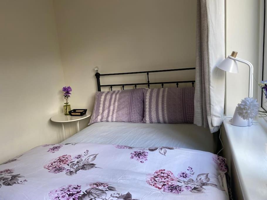 Cosy Apartment With Private Access And Kitchenette In Guildford (Adults Only) Worplesdon ภายนอก รูปภาพ